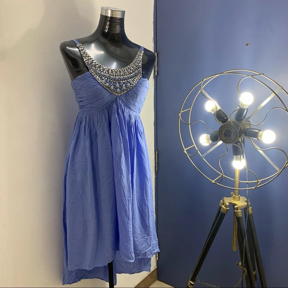๐ FOREVER NEW Dress with the Neck Design of Stitched Handcrafted Stones - Picture 4 of 11